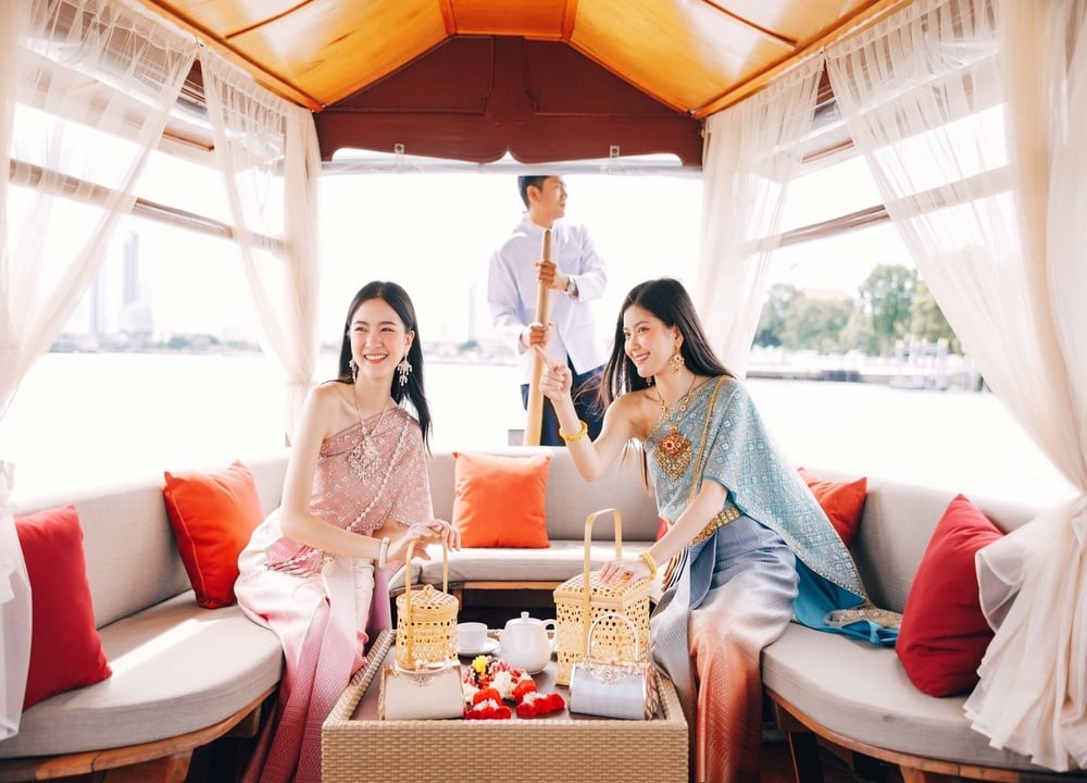 Supatra Cruise & Traditional Thai Costumes attraction in Thai costume rental in Thailand