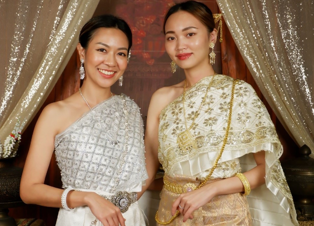 Sirinajthipwadee Thai Costume @ Icon Siam attraction in Thai costume rental in Thailand
