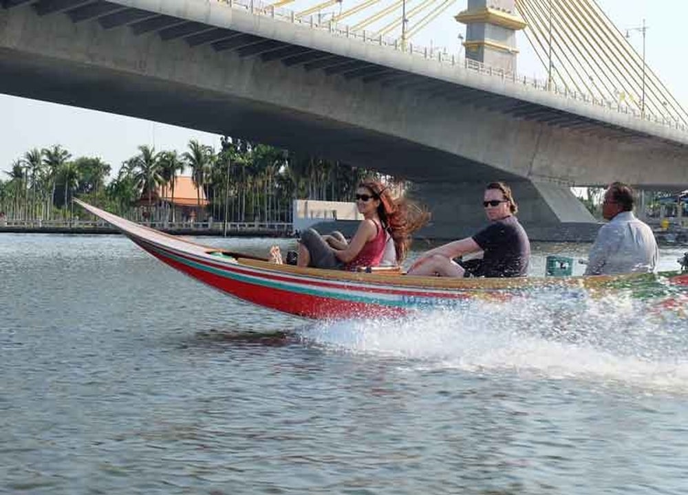 CO VAN KESSEL BANGKOK (Tour 9 Rocket Boat) tour in Bangkok canal and boat tours