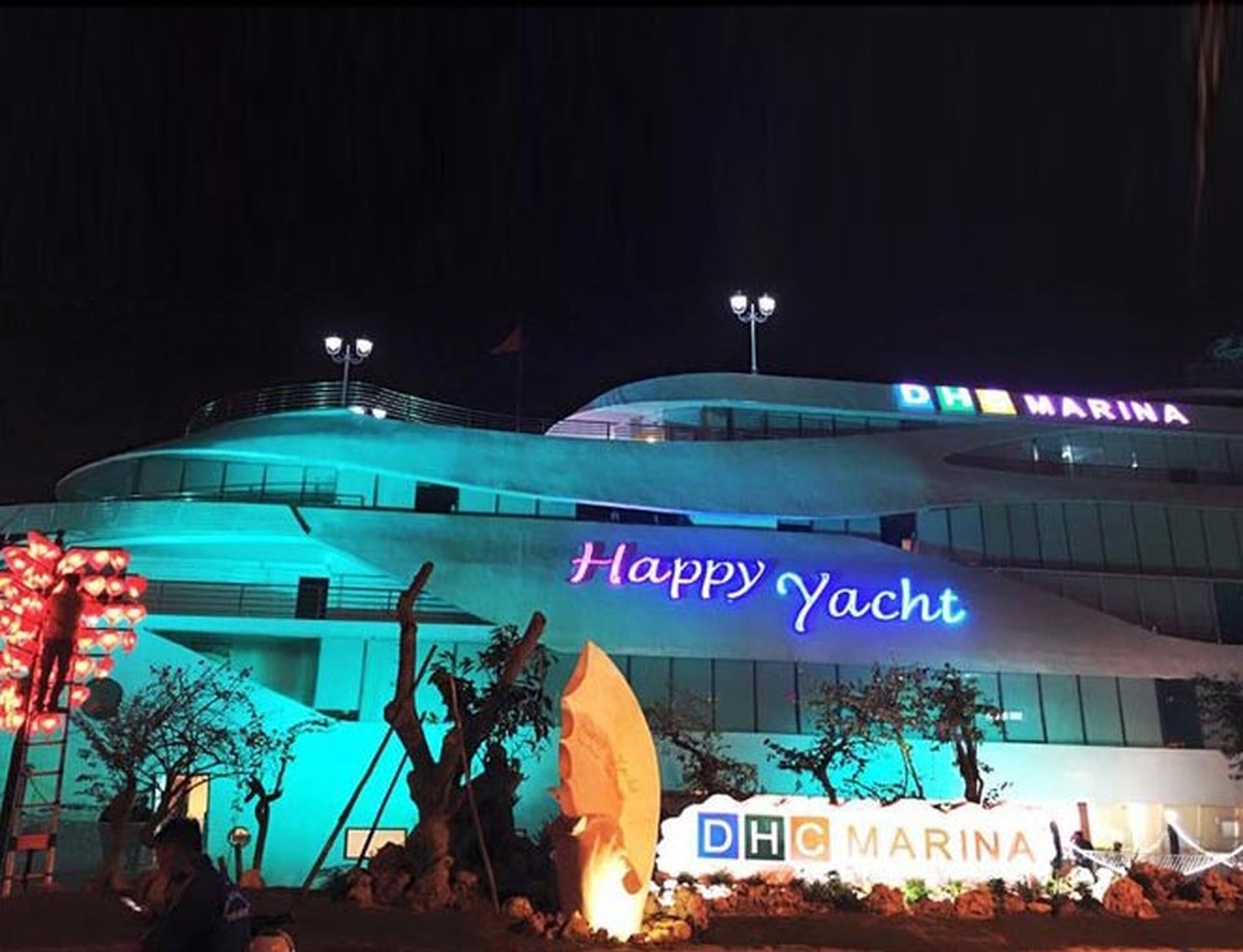 The View - Yacht Restaurant Da Nang