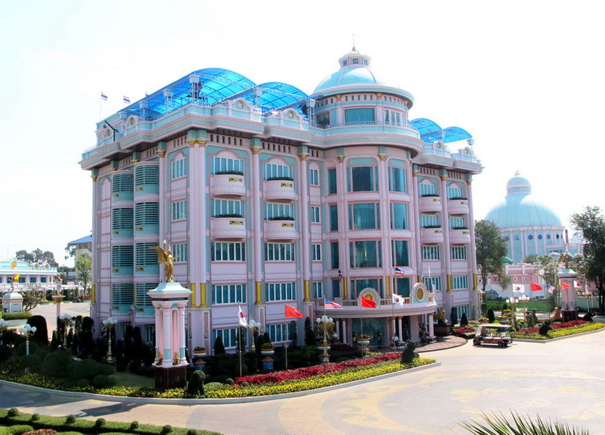 Main building & Goddess of Mercy