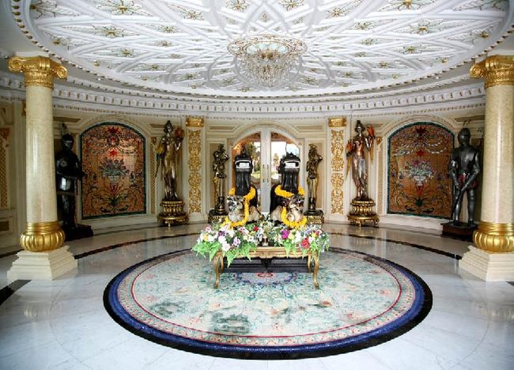 Main building & Goddess of Mercy