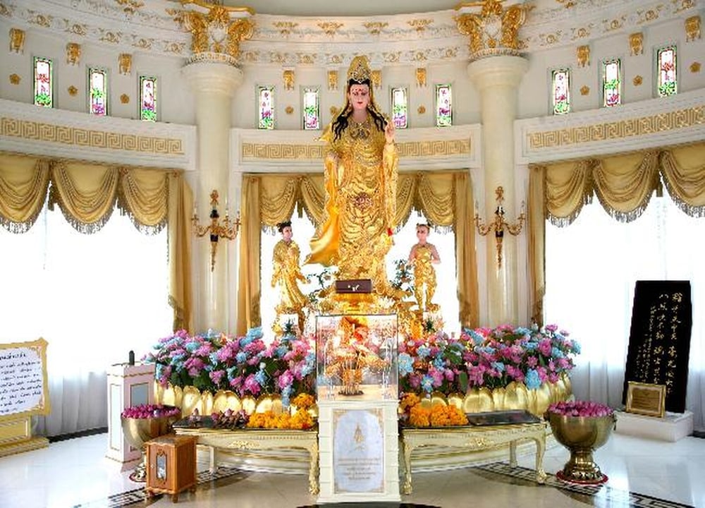 Main building & Goddess of Mercy
